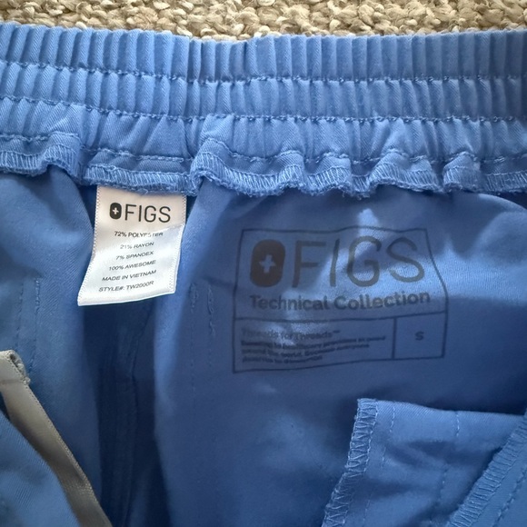 Figs Women’s Vibrant Blue Cargo Pants - Picture 2 of 3